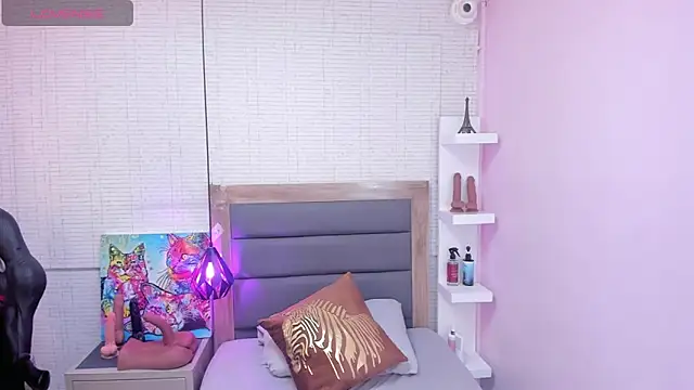 Snapshot of MEGANZARICK chatting on 03/24/26, 03:33 MEGANZARICK online show from 03/24/26, 03:33