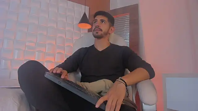 Snapshot of AlejandroStormm chatting on 10/10/25, 08:52 AlejandroStormm online show from 10/10/25, 08:52