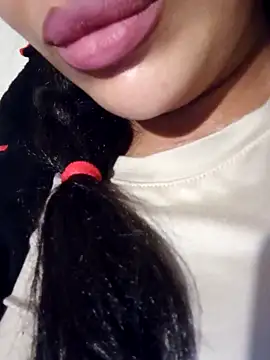 Snapshot of Sexlove1xo chatting on 11/18/25, 04:33 Sexlove1xo online show from 11/18/25, 04:33