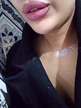 Snapshot of Sexlove1xo chatting on 11/23/25, 05:46 Sexlove1xo online show from 11/23/25, 05:46