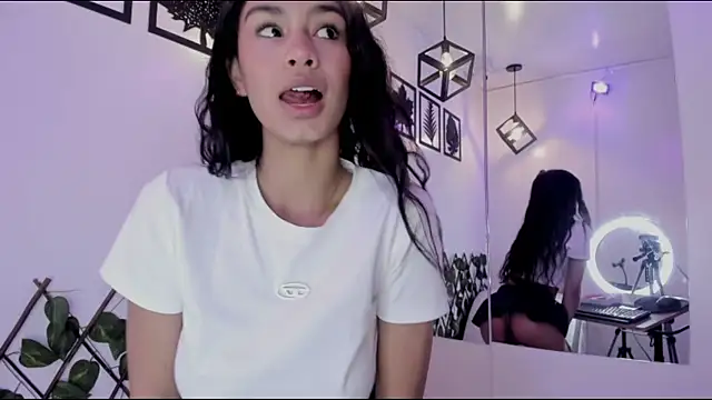 Snapshot of Anniie__Evans chatting on 03/10/25, 02:37 Anniie  Evans online show from 03/10/25, 02:37