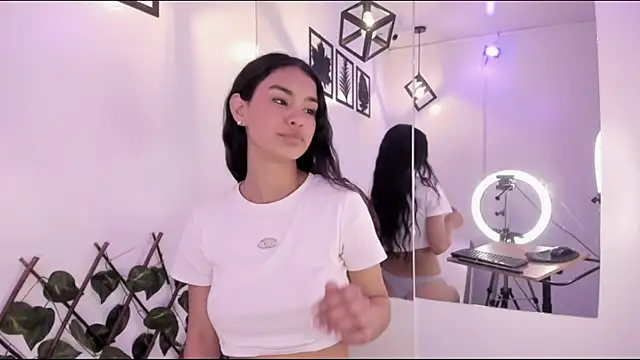 Snapshot of Anniie__Evans chatting on 03/10/25, 06:45 Anniie  Evans online show from 03/10/25, 06:45