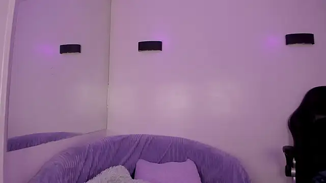 Snapshot of Anniie__Evans chatting on 09/24/25, 02:09 Anniie  Evans online show from 09/24/25, 02:09