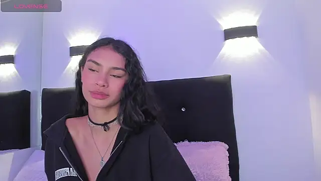 Snapshot of Anniie__Evans chatting on 09/26/25, 04:22 Anniie  Evans online show from 09/26/25, 04:22