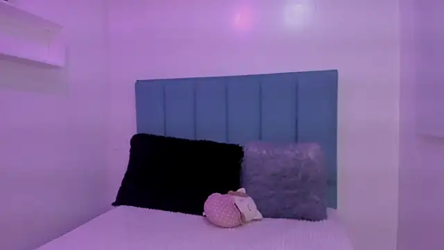 Snapshot of Anniie__Evans chatting on 09/27/25, 02:11 Anniie  Evans online show from 09/27/25, 02:11