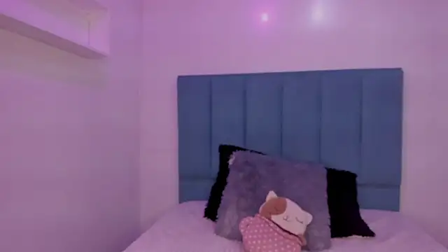 Snapshot of Anniie__Evans chatting on 10/06/25, 02:25 Anniie  Evans online show from 10/06/25, 02:25