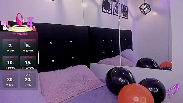 Snapshot of Anniie__Evans chatting on 10/22/25, 04:24 Anniie  Evans online show from 10/22/25, 04:24