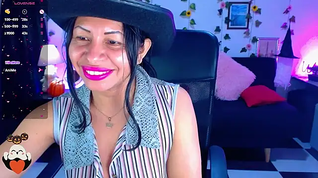 Snapshot of AbbyPrincessAGT chatting on 10/11/25, 10:19 AbbyPrincessAGT online show from 10/11/25, 10:19