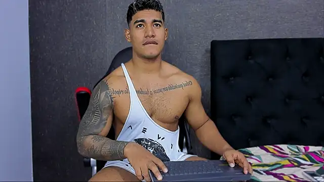 luigi hot  online show from 02/26/25, 03:42