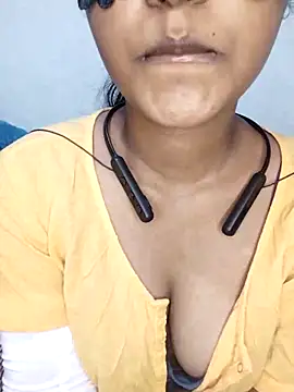 Snapshot of Ashugril_hot chatting on 03/08/25, 05:33 Ashugril hot online show from 03/08/25, 05:33