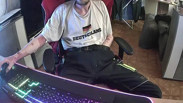DerGeileLoveboy online show from 05/12/26, 06:43