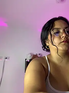 Snapshot of Leah_yuah_ chatting on 02/23/25, 06:07 Leah yuah  online show from 02/23/25, 06:07