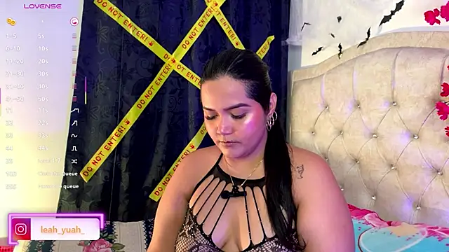 Snapshot of Leah_yuah_ chatting on 10/17/25, 04:37 Leah yuah  online show from 10/17/25, 04:37
