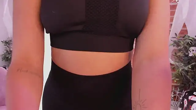 Laura Bonnet  online show from 10/24/25, 05:09