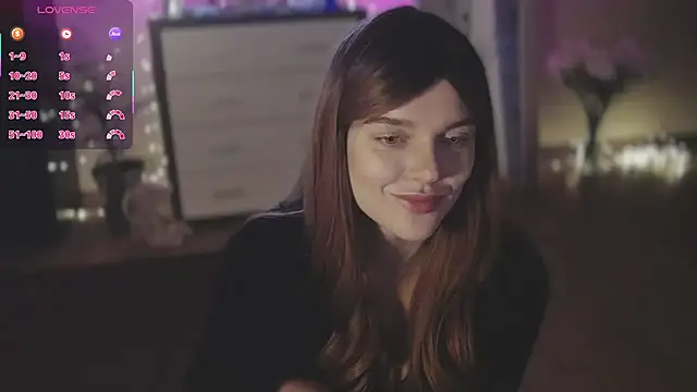 Snapshot of CherryRed_Girl chatting on 10/04/25, 10:19 CherryRed Girl online show from 10/04/25, 10:19