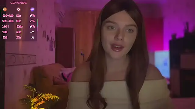 Snapshot of CherryRed_Girl chatting on 11/04/25, 10:20 CherryRed Girl online show from 11/04/25, 10:20