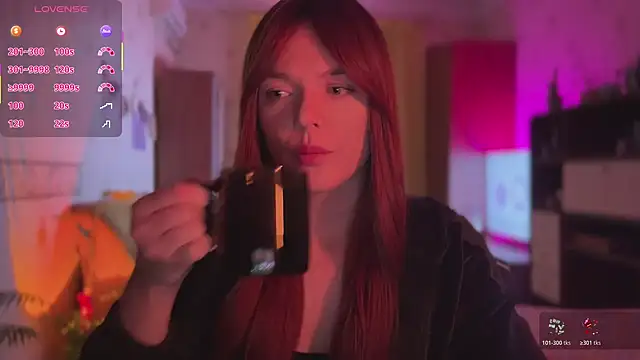 Snapshot of CherryRed_Girl chatting on 04/17/26, 10:24 CherryRed Girl online show from 04/17/26, 10:24