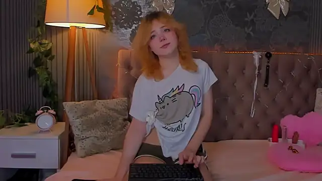 Snapshot of EmilyAngells chatting on 12/22/25, 06:43 EmilyAngells online show from 12/22/25, 06:43