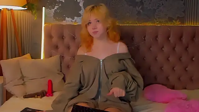 Snapshot of EmilyAngells chatting on 02/11/26, 07:57 EmilyAngells online show from 02/11/26, 07:57