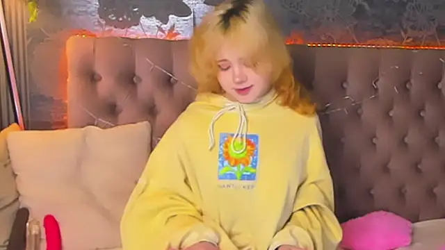 Snapshot of EmilyAngells chatting on 02/17/26, 07:16 EmilyAngells online show from 02/17/26, 07:16