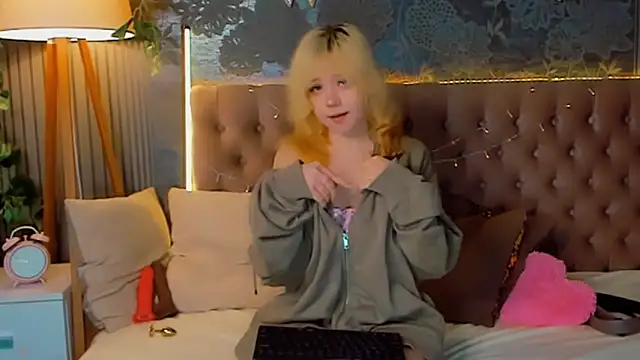 Snapshot of EmilyAngells chatting on 02/26/26, 07:29 EmilyAngells online show from 02/26/26, 07:29