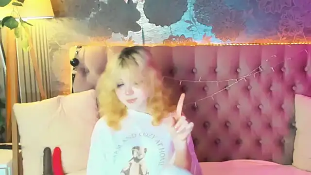 EmilyAngells online show from 05/25/26, 06:08