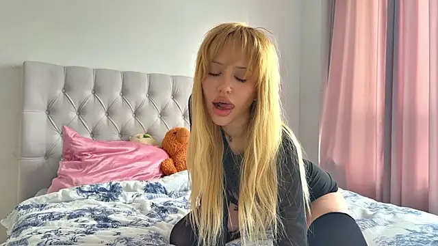 Snapshot of _BunnyDollStella_ chatting on 04/10/26, 07:02 BunnyDollStella online show from 04/10/26, 07:02