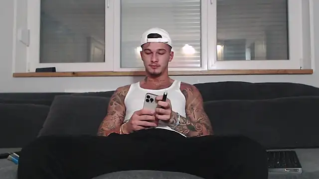 Snapshot of Zzedd chatting on 02/20/25, 10:26 Zzedd online show from 02/20/25, 10:26