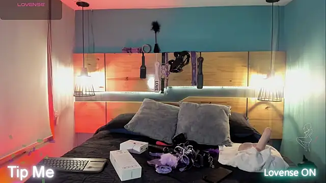 ChloeAllennn online show from 11/06/25, 11:44