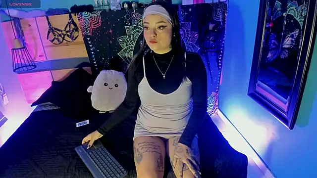 Snapshot of ChloeAllennn chatting on 04/23/26, 12:29 ChloeAllennn online show from 04/23/26, 12:29