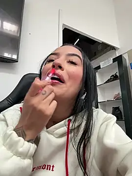 Snapshot of Antonella_Smiith_ chatting on 04/15/26, 02:02 Antonella Smiith online show from 04/15/26, 02:02