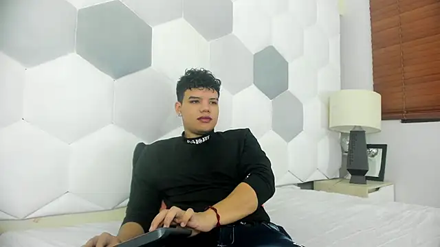 Axel Forte online show from 04/15/26, 01:29