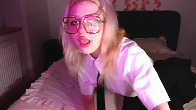 Snapshot of KimiSakura chatting on 04/13/26, 08:36 KimiSakura online show from 04/13/26, 08:36