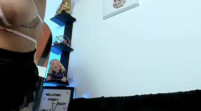 MarianaZapataa online show from 03/10/25, 10:02