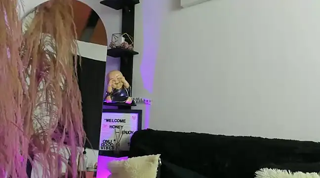 MarianaZapataa online show from 03/21/25, 12:07