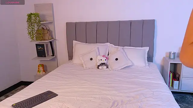 Snapshot of zarahCute chatting on 11/22/25, 11:59 zarahCute online show from 11/22/25, 11:59