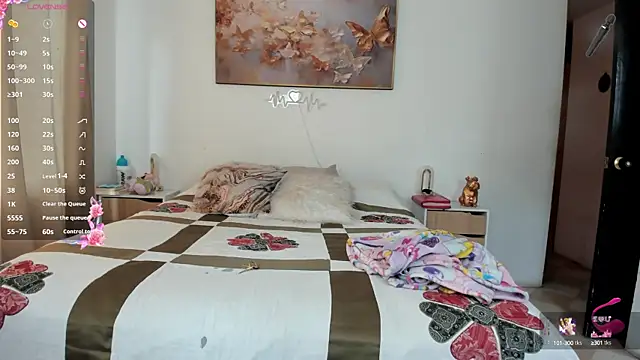 Snapshot of jessyegoldenn chatting on 03/17/25, 02:01 jessyegoldenn online show from 03/17/25, 02:01