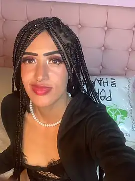 Snapshot of MichelleDiaz_Pink chatting on 03/04/25, 06:15 MichelleDiaz Pink online show from 03/04/25, 06:15