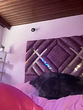 Snapshot of MichelleDiaz_Pink chatting on 10/13/25, 12:05 MichelleDiaz Pink online show from 10/13/25, 12:05