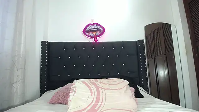 AprilHotty online show from 10/28/25, 08:22