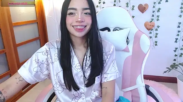 Snapshot of hellokitty__valery chatting on 06/25/26, 02:00 hellokitty valery online show from 06/25/26, 02:00