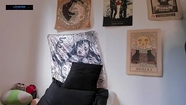 Hisato111 online show from 11/17/25, 03:18