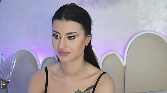 Snapshot of Alice_Voss chatting on 12/14/25, 07:36 Alice Voss online show from 12/14/25, 07:36