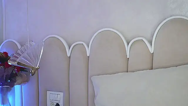 Alice Voss online show from 12/22/25, 06:43