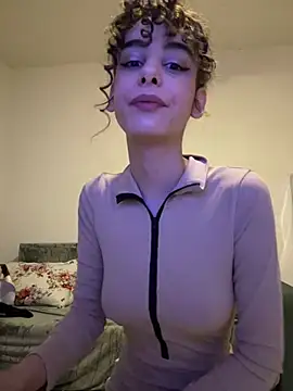 Snapshot of Mazzekyn chatting on 02/25/25, 06:20 Mazzekyn online show from 02/25/25, 06:20