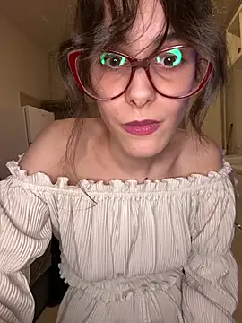 Snapshot of Mazzekyn chatting on 03/18/25, 12:27 Mazzekyn online show from 03/18/25, 12:27