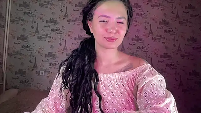 Snapshot of Just_Scarlet_ chatting on 10/04/25, 10:35 Just Scarlet online show from 10/04/25, 10:35