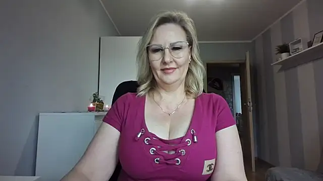 Snapshot of DianaLive chatting on 02/23/26, 09:28 DianaLive online show from 02/23/26, 09:28