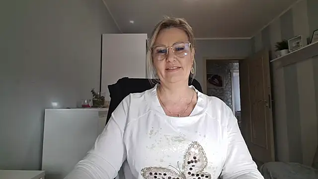 Snapshot of DianaLive chatting on 03/02/26, 10:33 DianaLive online show from 03/02/26, 10:33