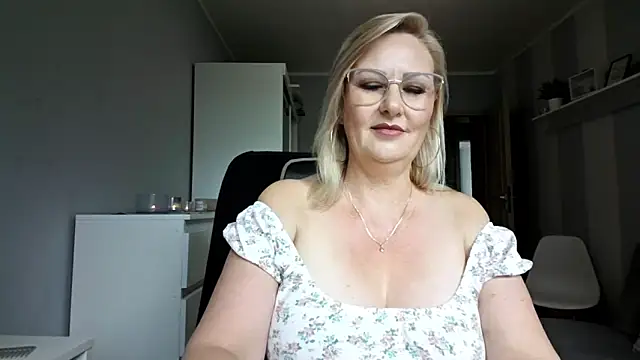 Snapshot of DianaLive chatting on 06/18/26, 09:14 DianaLive online show from 06/18/26, 09:14